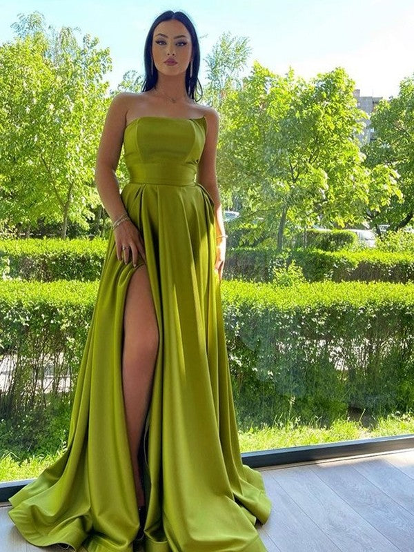 Vestidos charmeuse fruncidos, sin tirantes, sin mangas, con cola larga